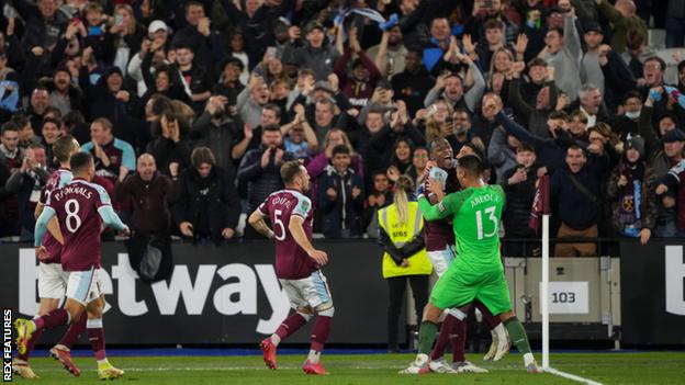 West Ham beat holders Manchester City on penalties in the Carabao Cup