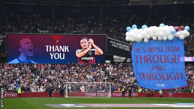 West Ham and their fans pay tribute to Mark Noble as the midfielder prepares to leave the club